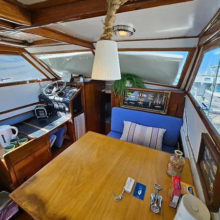 Barco Corleone بوتيل Lisboa