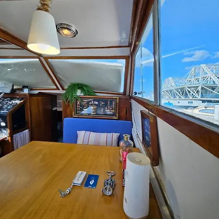 Barco Corleone بوتيل *