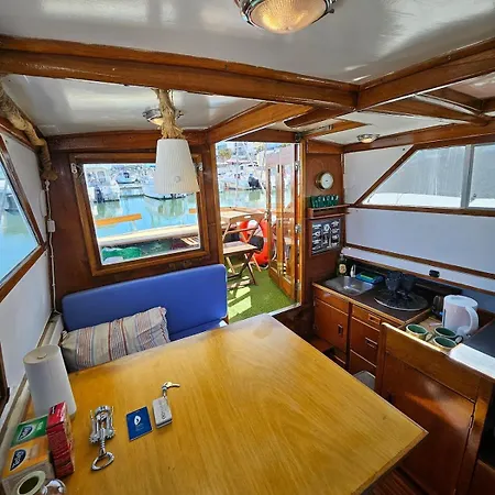 Úszó hotel Barco Corleone Lisboa