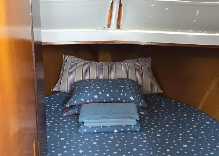 Botel Barco Corleone *