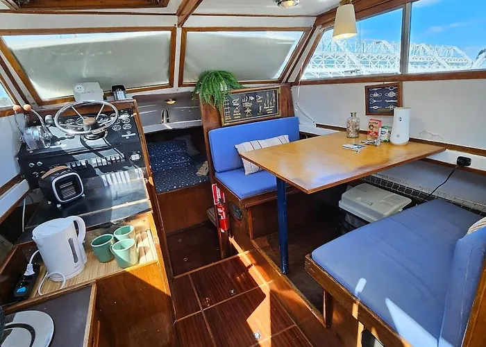 Botel Barco Corleone *