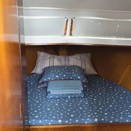 Ботель Barco Corleone *