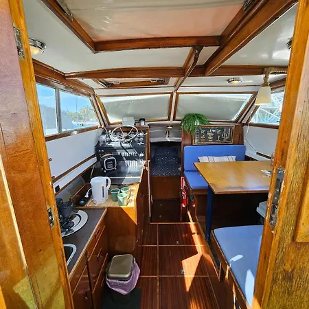 Ботель Barco Corleone *