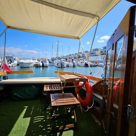 Barco Corleone 보트호텔 *