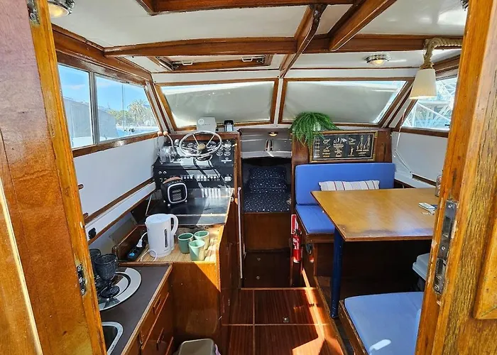 Botel Barco Corleone *